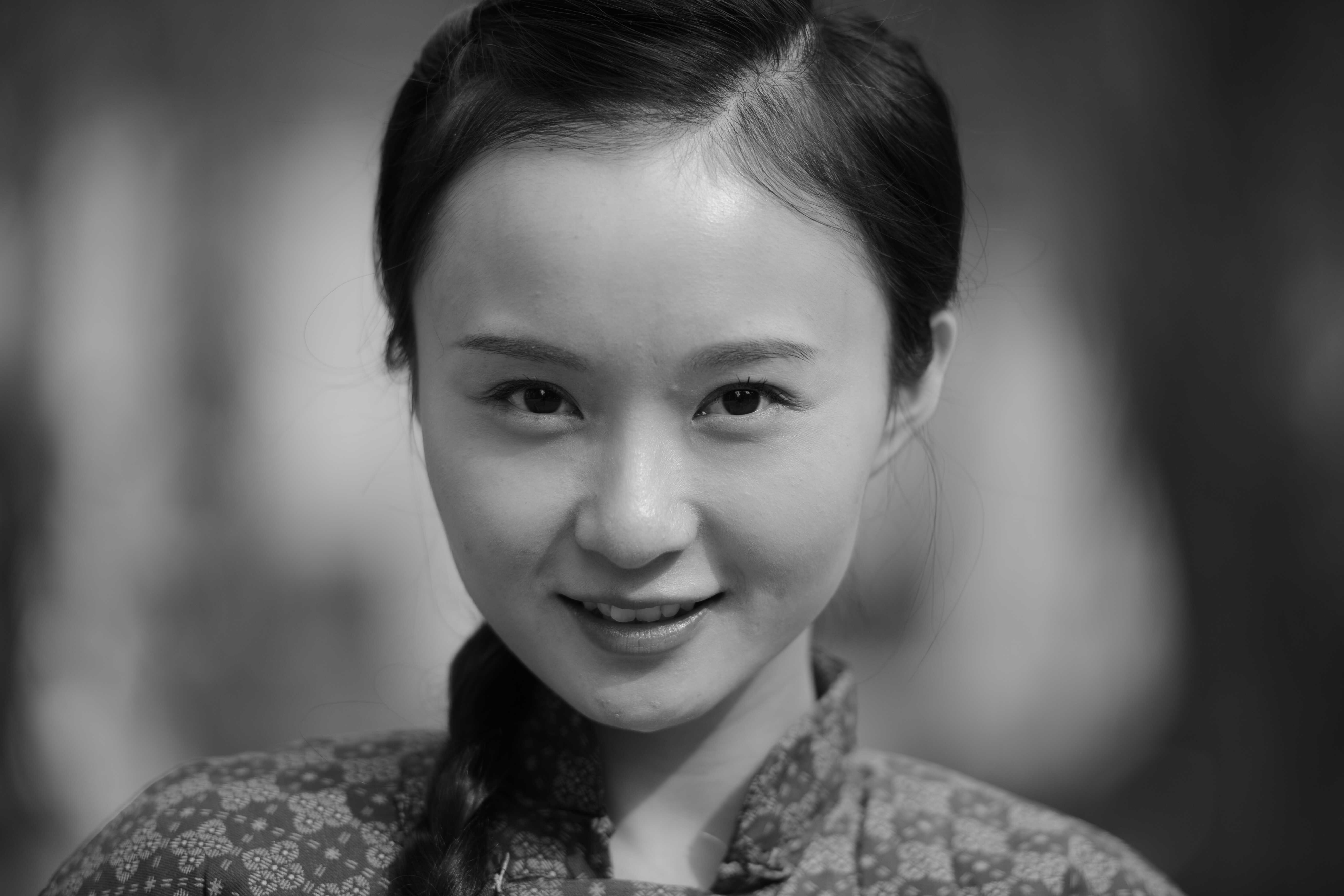 他对养父母的亲闺女杏儿情有独钟,从少林寺学武归来之后,一穷二白的