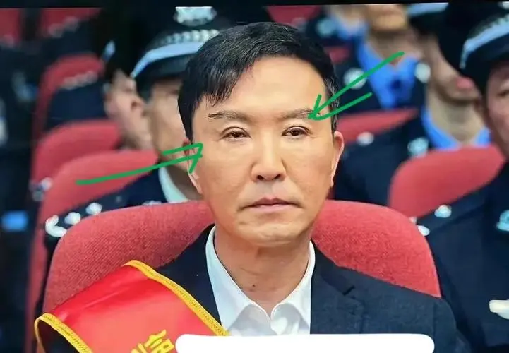 表達情緒只靠瞪眼,沒有表情時,整個人就是一臉兇相,再也看不出角色