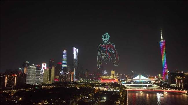 而且在广州二沙岛,还进行了与布莱泽奥特曼相关的无人机灯光秀