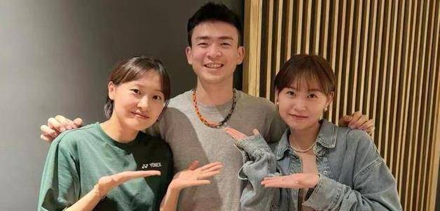 郑思维与蔡侑玎合影,网友调侃:"不会以为是妈妈吧!"_身高_蔡有静_优势