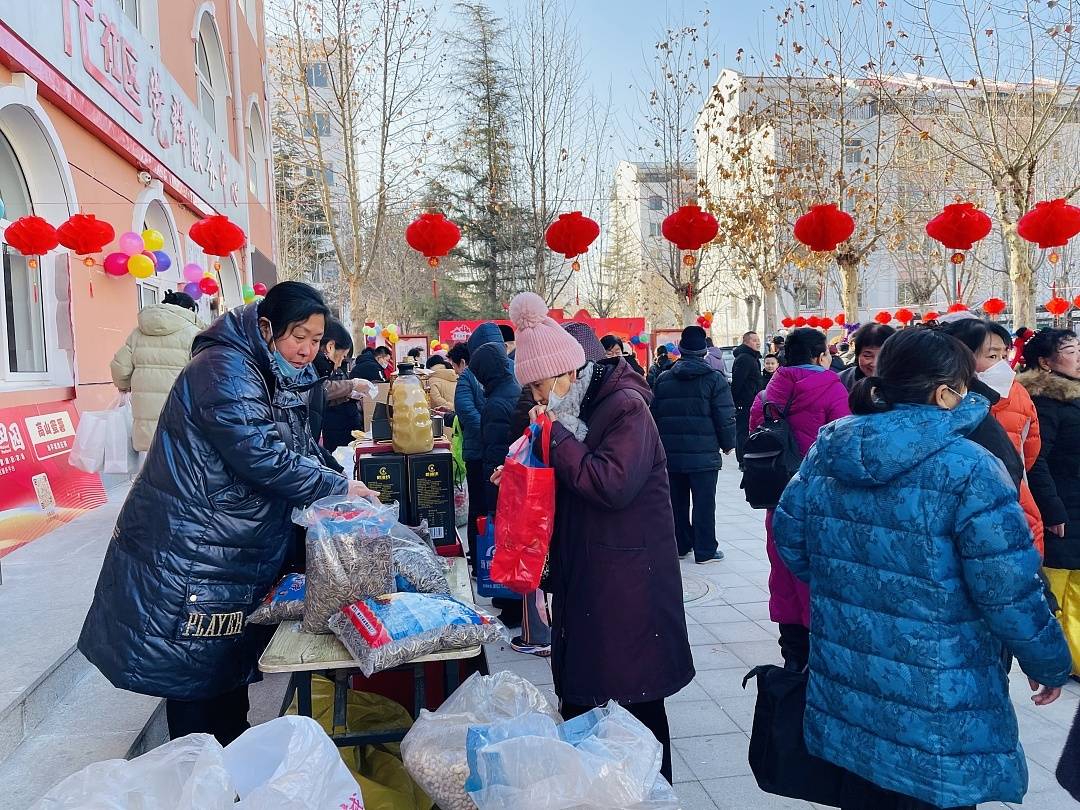 人民至上 | 河北保定:竞秀区开展"办年货 过大年"新春市集活动