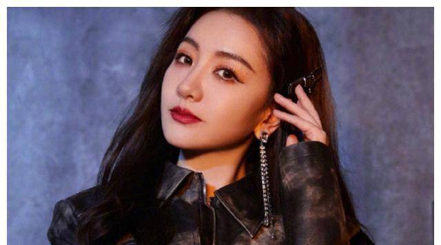 年逾三十,孙怡与吴昕同场,照样争芳斗艳!_杨蓉_身材_节目