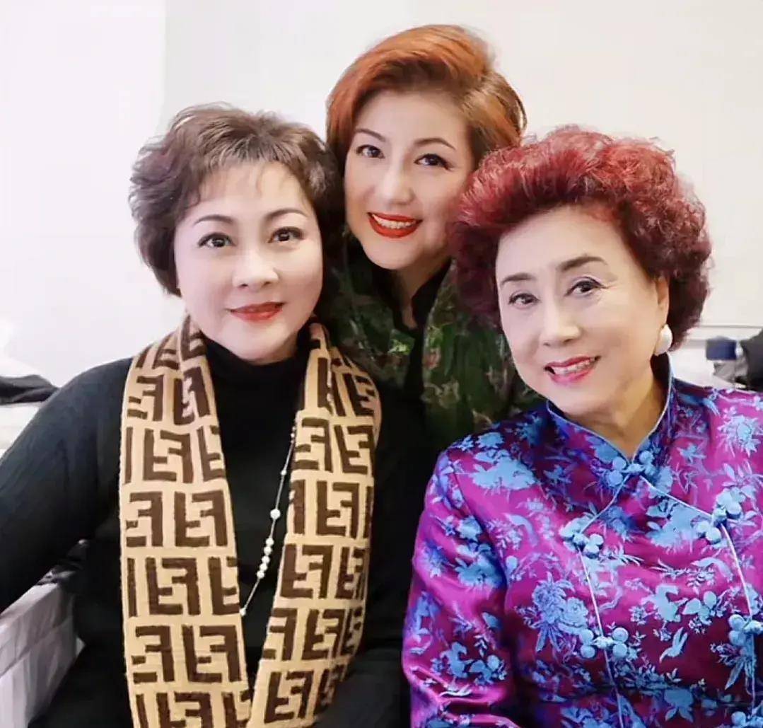 《老娘舅》剧组30年后重聚,有人没变,有人变的认不出_岁月_时光_观众