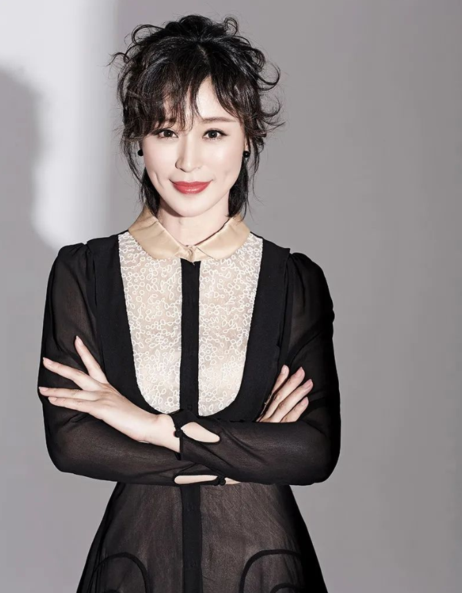 裸婚走红:白富美杨雨婷的千金小姐爱上穷小子爱情故事