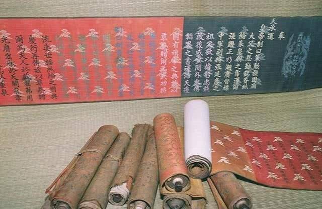 村民家中藏有9道聖旨,借博物館展覽後丟了2道,最後僅9