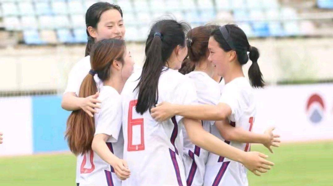 #时事热点头条说#想每天都接收到这样的体育资讯和评论解说吗？