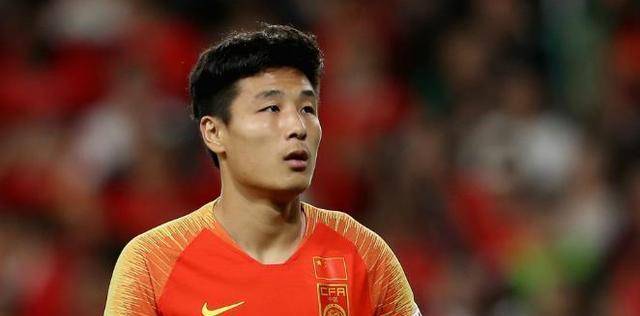 中国男足亚洲杯表现失利，球员躲球问题引发讨论