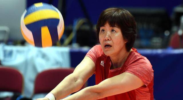 郎平12字表态,女排主帅回应加盟日本,蔡斌也有点慌了_主教练_球员