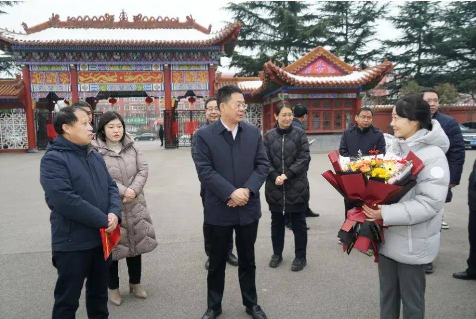 渑池县委书记谢喜来走访慰问仰韶酒业_的发展_转型_工业化