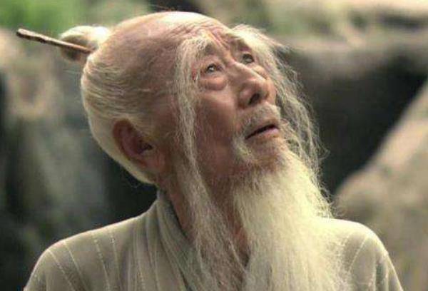 道士去一家算命,刚进门掉头就走:不看了,这家子都不是凡人!