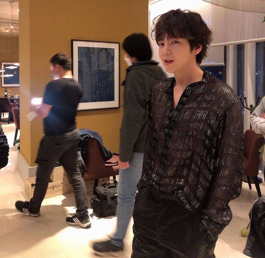 还记得亚洲王子张根硕吗?他又发福了?_节目_朴信惠_人民币