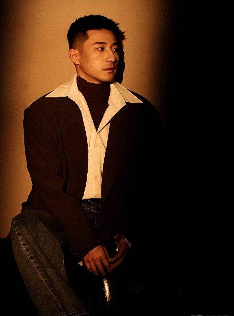 张慧鑫:主持人大赛结束31天后在《正午江苏》主播台迎来31岁_祝福