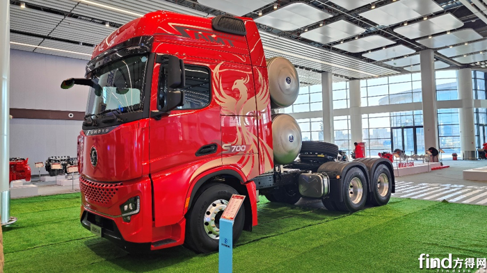 延安s700 6×4牵引车(8×260l气瓶)延安s700 6×4牵引车(1500l气瓶)