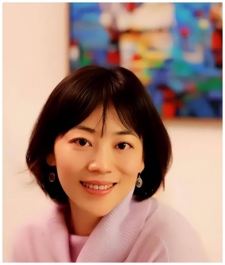 主持人劳春燕:浙江绍兴走出的知名主持,与丈夫分居多年幸福吗?