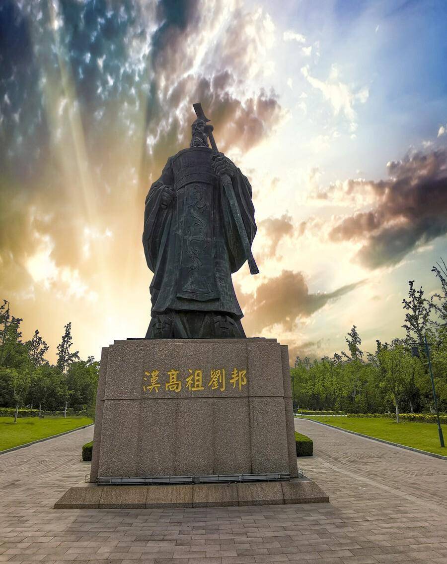 刘邦从一个地痞无赖到一统天下靠的就是这几点,驭下最基本得几点_项羽