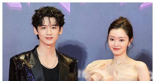 宋轶新加坡探亲家庭曝光,全家风华绝代,白敬亭遭嘲高攀?