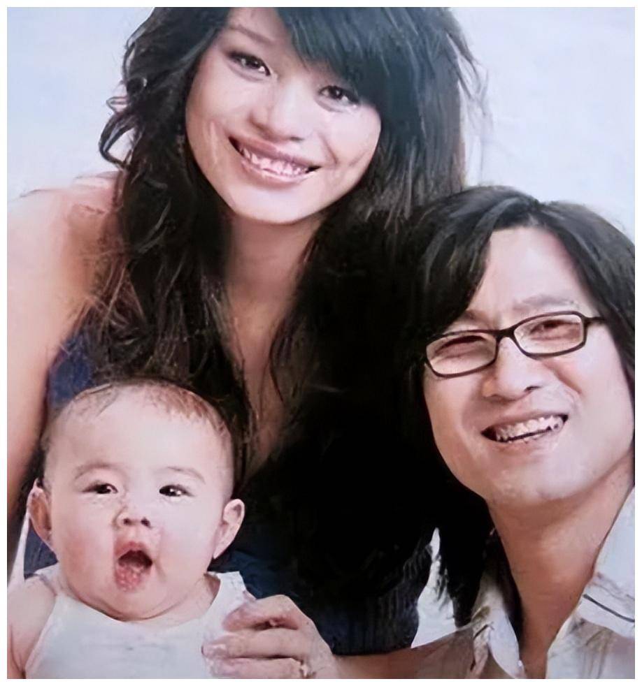 离开章子怡,汪峰和小苹果成葛荟婕话题主角,一家三口孽缘难了_直播间