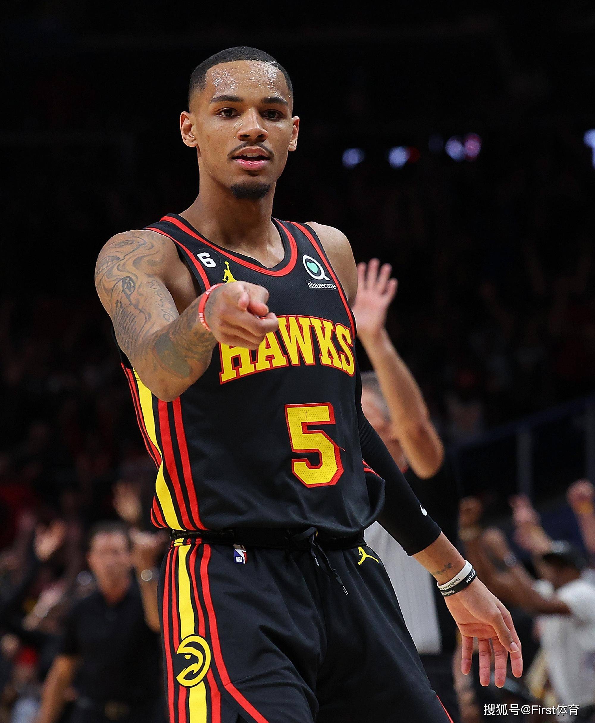 拉塞尔11中3!老詹20 9 8,湖人两连败_詹姆斯_比赛_里夫斯