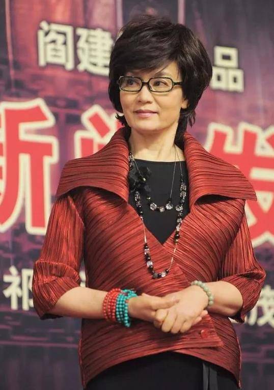 不整容,自然老去的8位明星,看起来一个比一个舒服_刘雪华_潘虹_归亚蕾