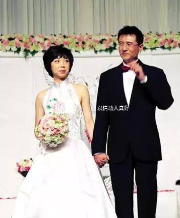 得800万豪宅被宠12年硬不嫁,他娶小20岁世界冠军,3婚无子才悔恨_袁立