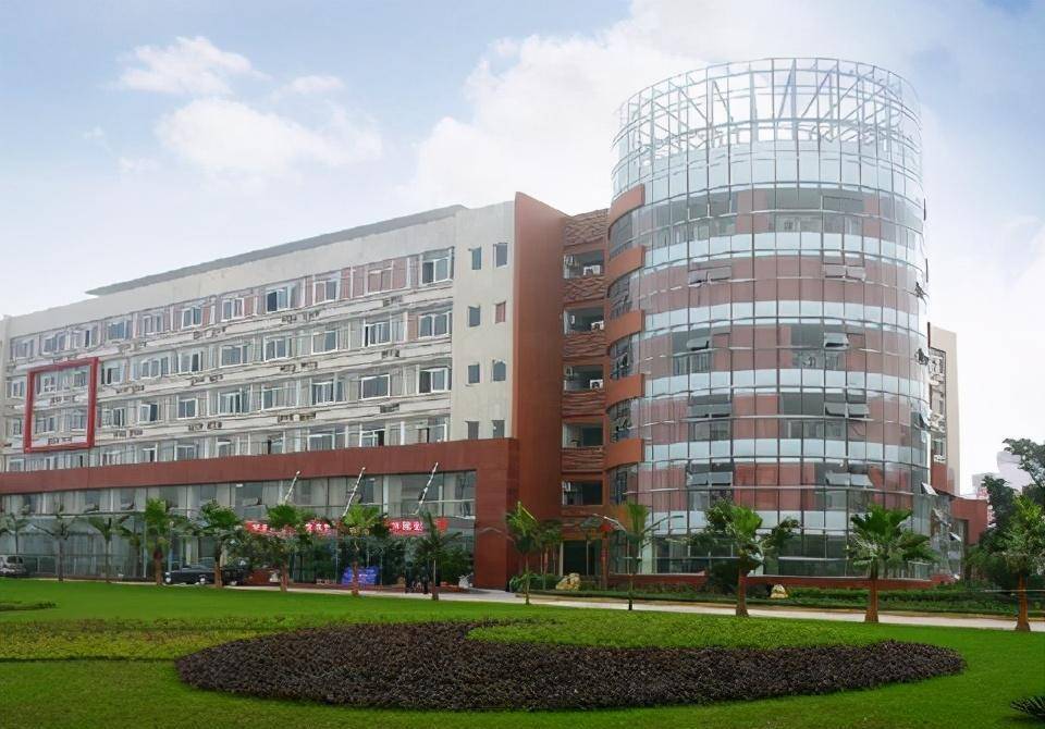 为求解决这个问题,四川轻化工大学决意在自贡市东新城建造新校区
