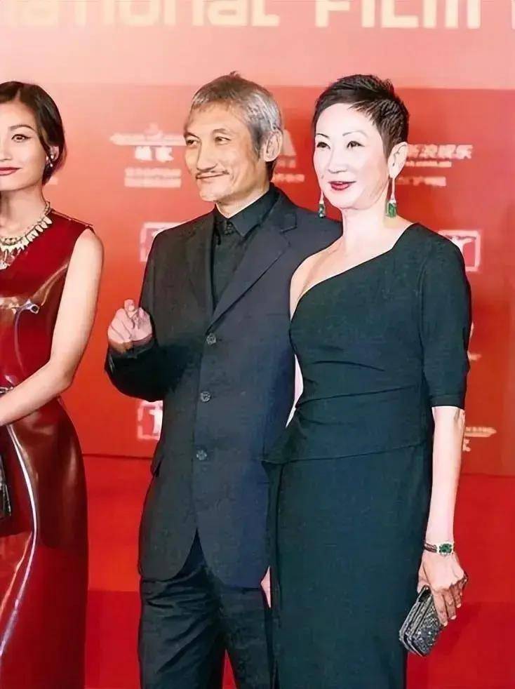 徐克73岁当爹,与施南生相守36年丁克,却与小30岁女友生儿育女_生活