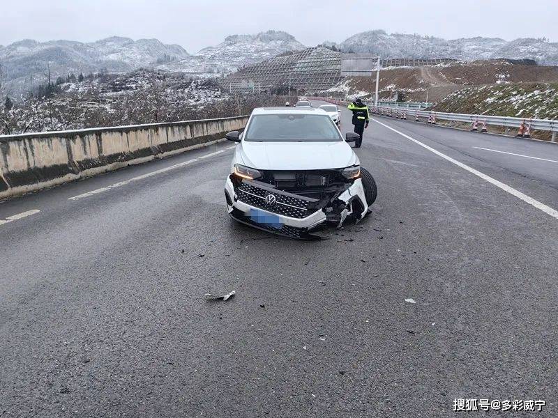 走錯路口高速倒車釀事故,這波操作交警給打12分_劉某