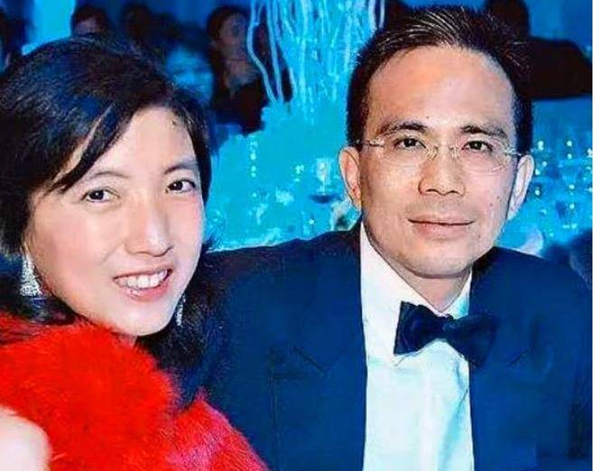 女学霸,却让首富之子钟情30多年,现已是女富豪_李泽钜_王富信_李嘉诚