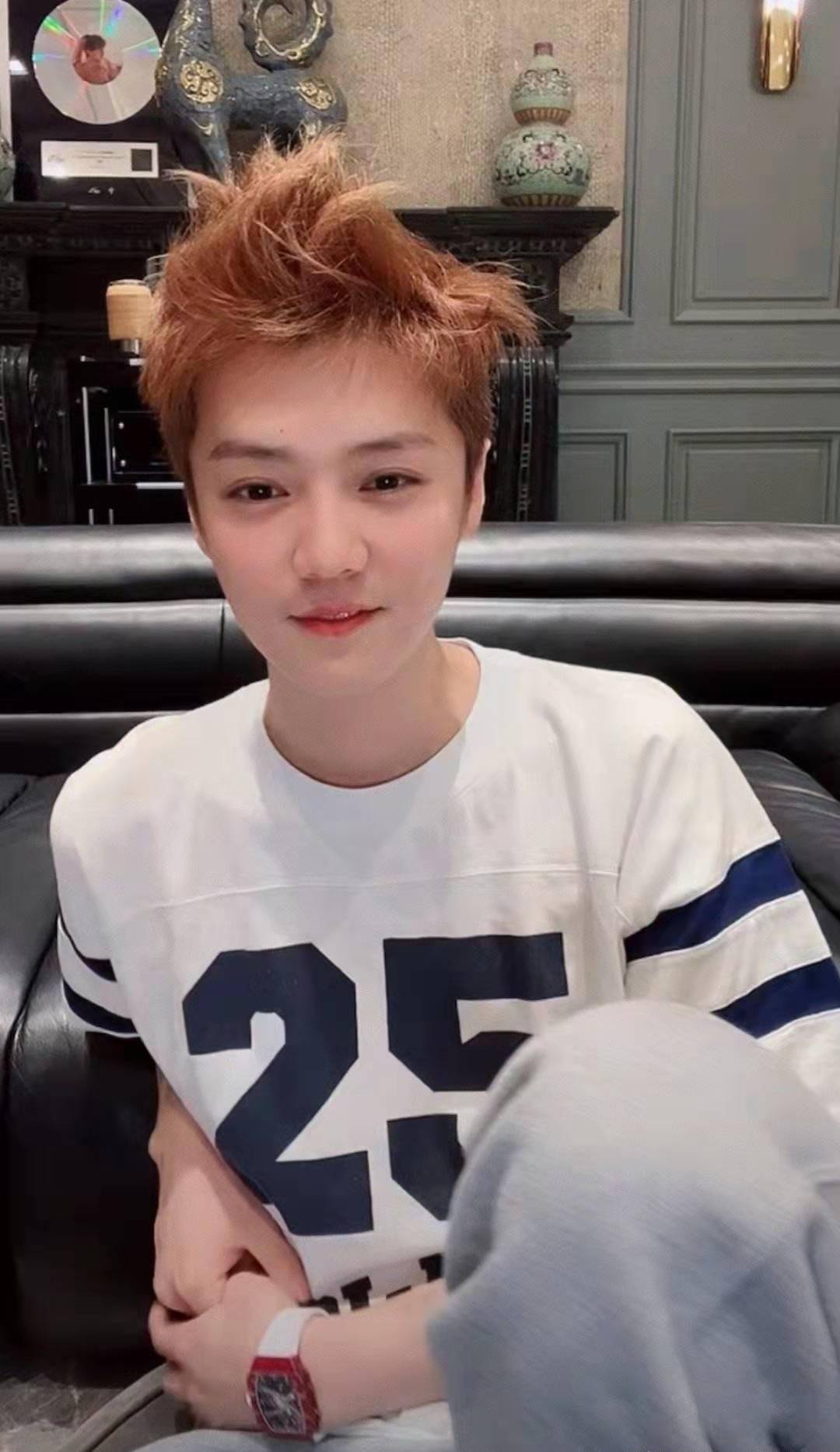 鹿晗飘雪变装,却变成了徐志胜:求求鹿晗,远离喜剧人_生活_什么_包袱