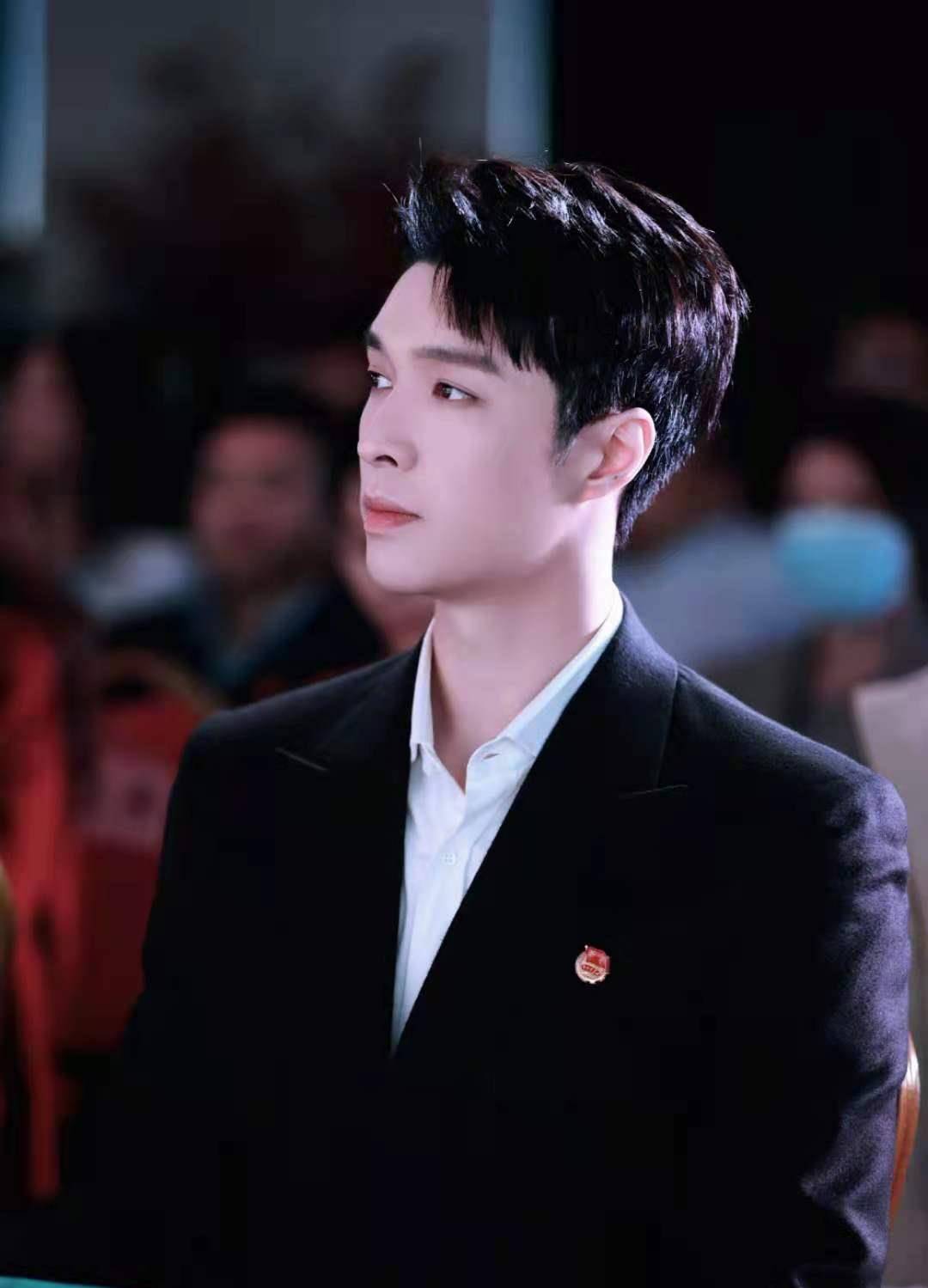 我觉得,娱乐圈最后可以相信的好男人就是张艺兴了_生活_感觉_吴亦凡