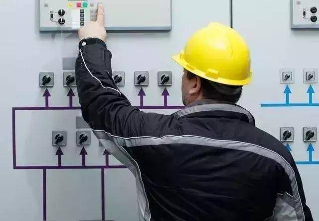 如果电工证过期,电工将无法从事电气工作,这可能会影响他们的职业发展
