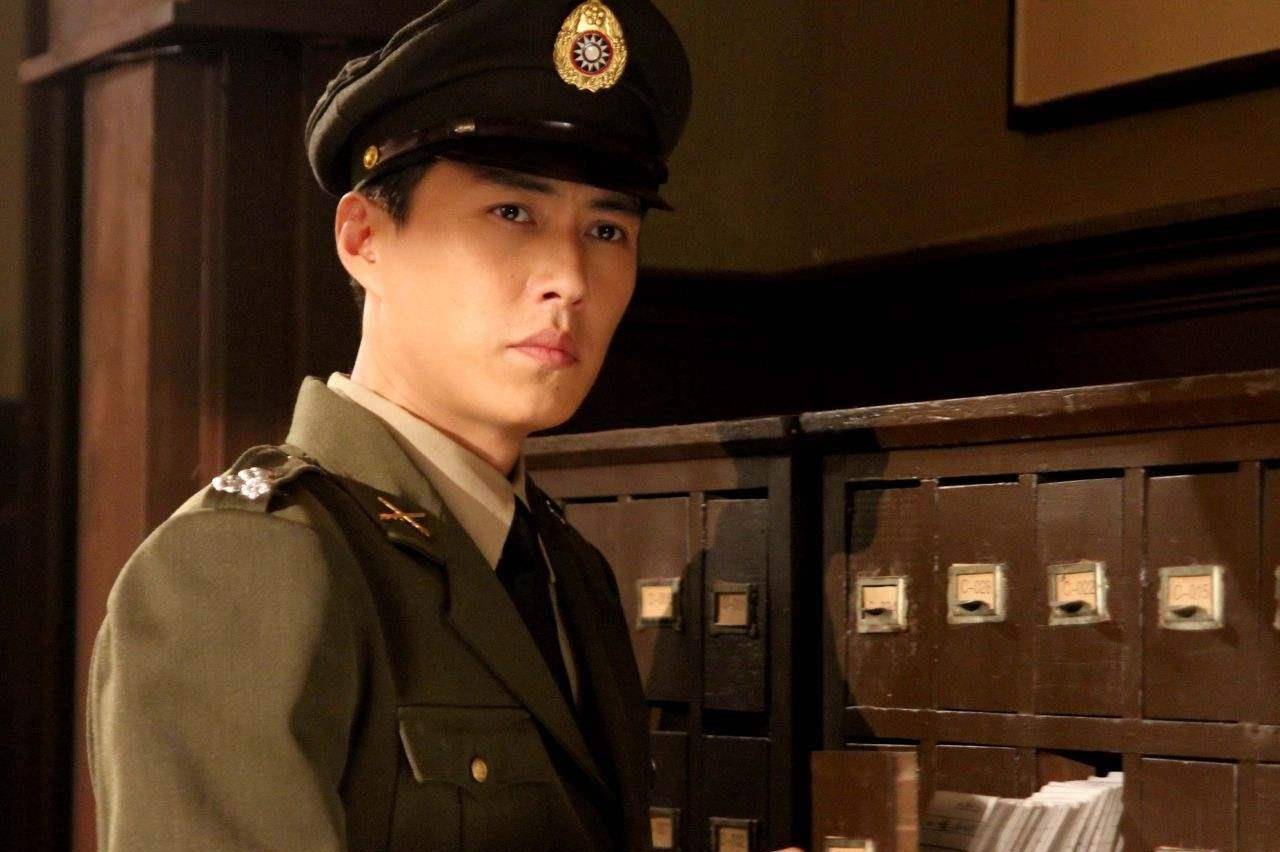 "老干部"靳东3部冷门却好看的剧,竟然和大美女许晴组过姐弟cp_剧中