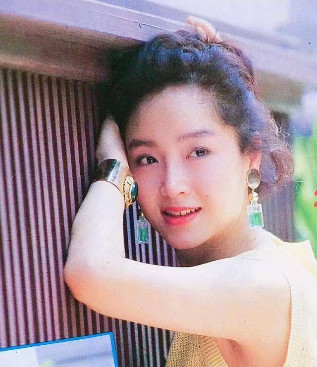 "苗翠花"恬妞的唏嘘过往,一婚嫁富商被骗,二婚嫁万梓良又分手_叶聪豪