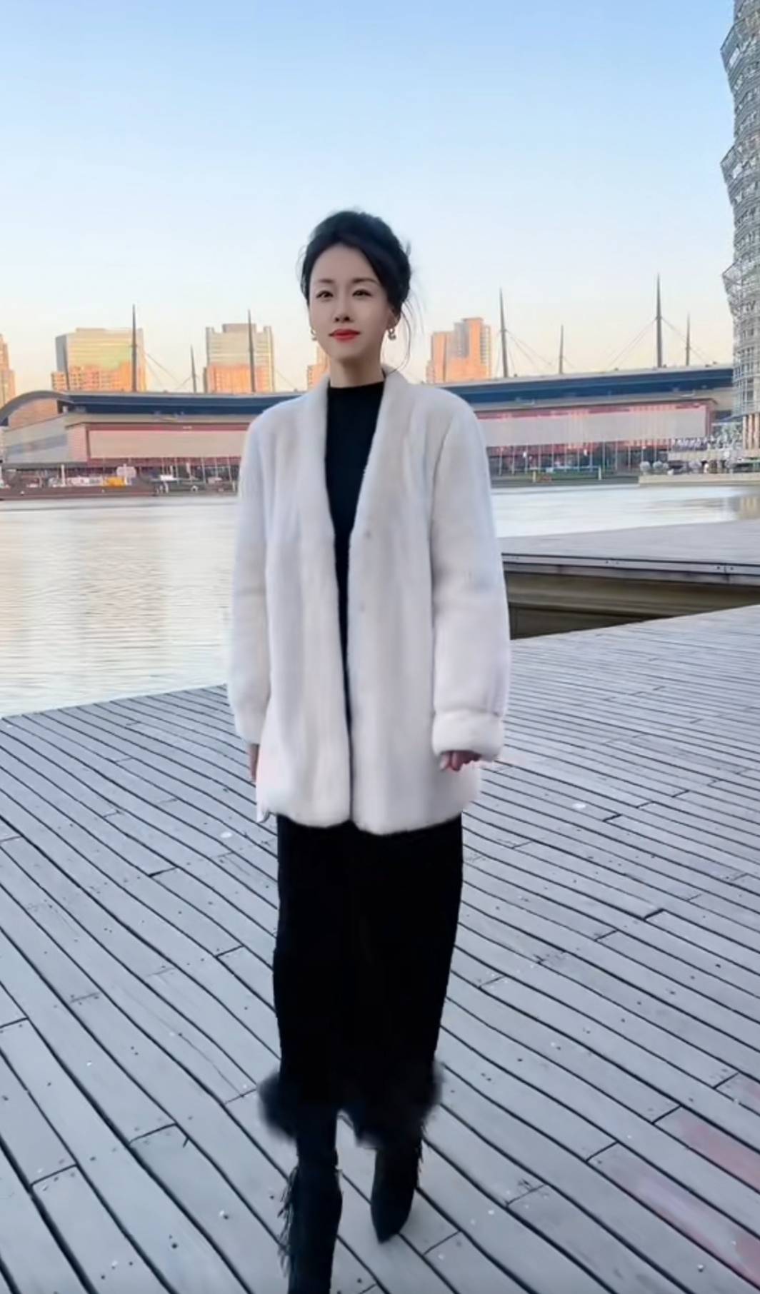 直播网红"陈曼曼"用实际行动回报社会,追求生命价值,演绎精彩公益人生