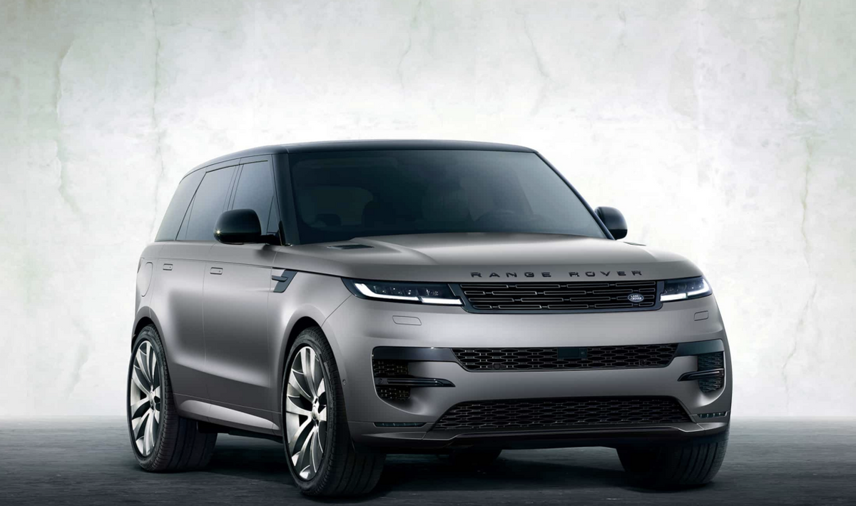 2024款揽胜运动版外观极简大气,车头,车侧和车尾都没有特别复杂的肌肉