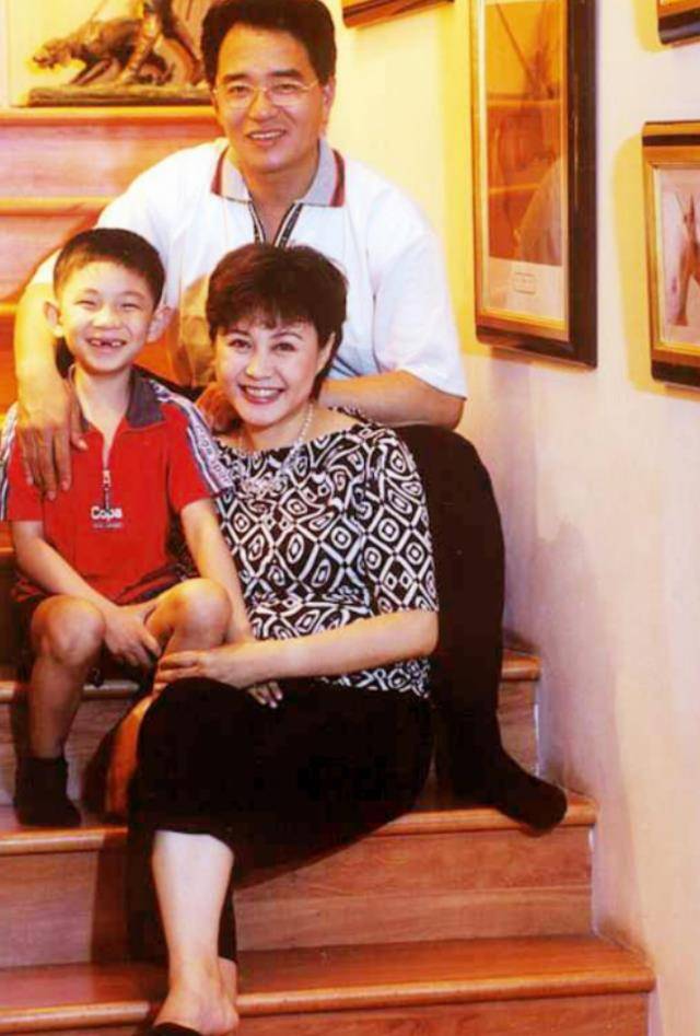 蔡萌和许晓梅继续努力,为一家三口创造更好的家庭环境.