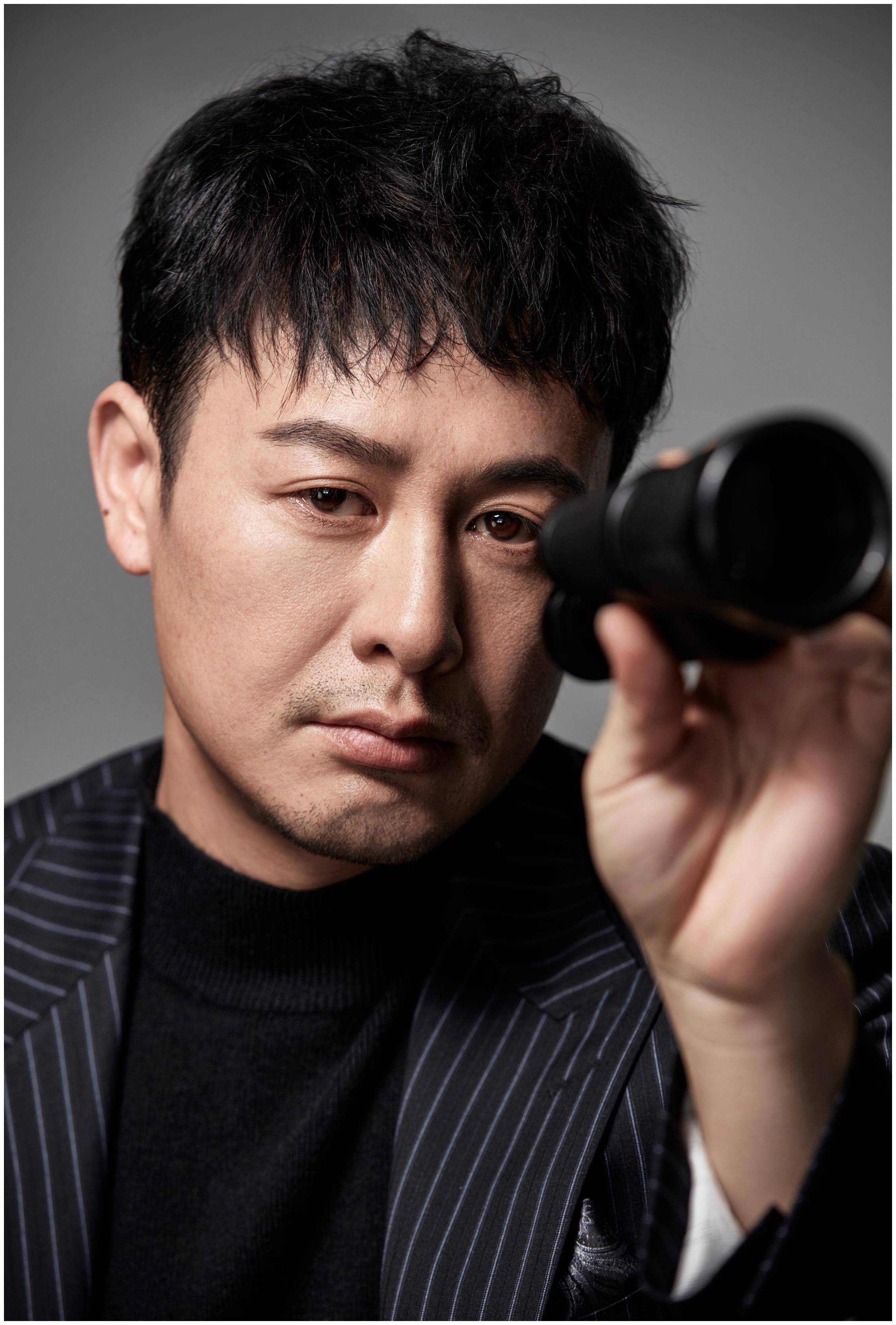 让我们期待张颂文在未来的影视作品中继续展现出色的演技和才华,为