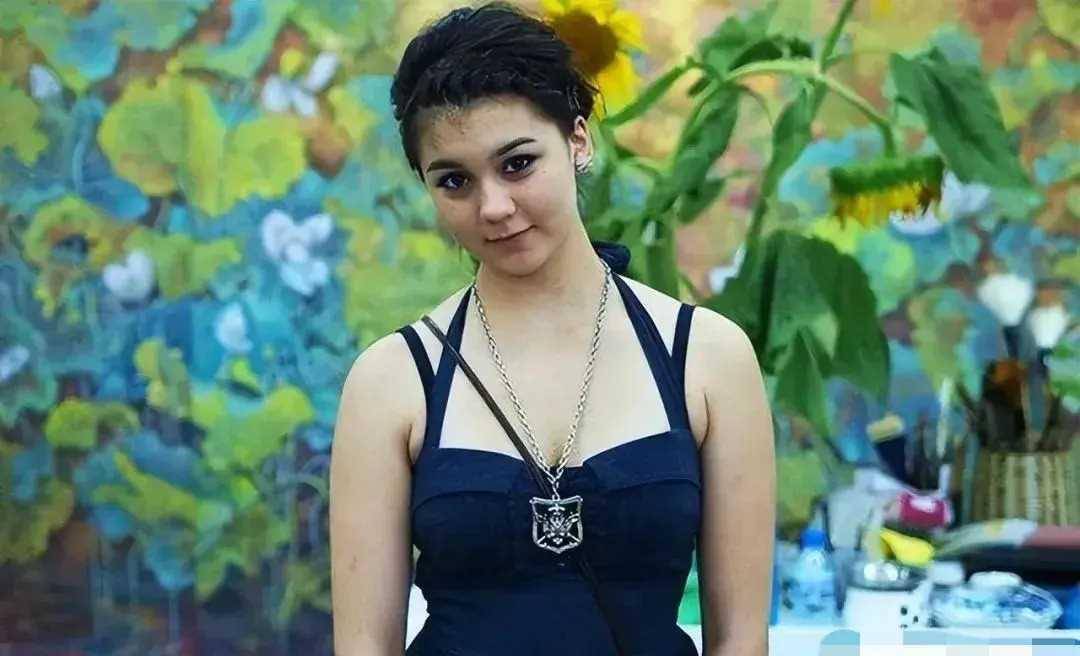 鹰钩鼻大眼睛欧美范十足,不像皇阿玛_月亮_气质_明星