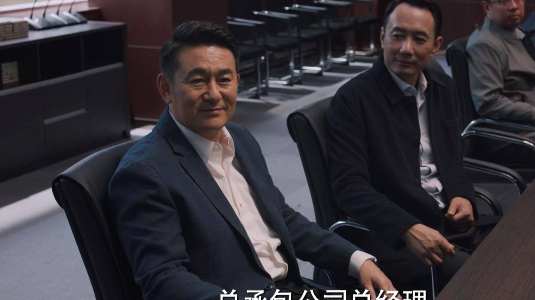 李洪涛老师曾在多剧中出演,特别是和孙俪一同出演的励志剧《理想之城