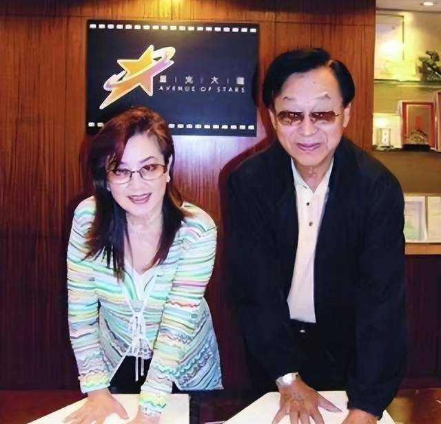 值得一提的是,石慧与傅奇共育有两女一子,小女儿傅明宪也是一个演员