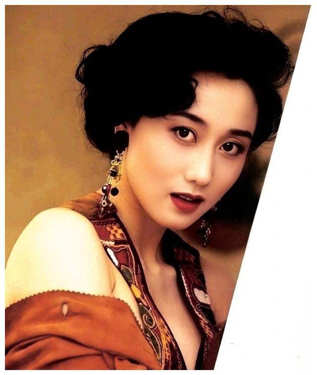 62岁利智近照曝光,外貌惊人转变大,网友直言与赵雅芝相比也不逊