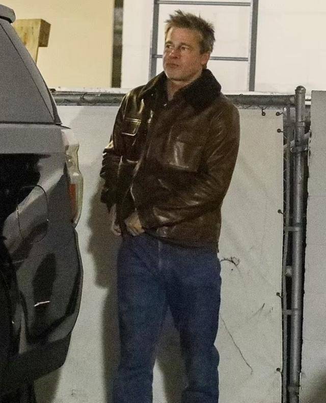 布拉德·皮特与33岁小女友恋情升温,同框看展后亲自驾车超甜蜜_婚姻