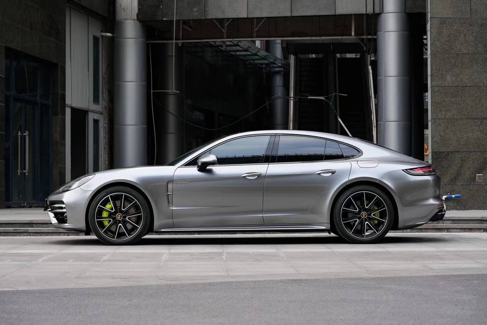 保时捷帕拉梅拉ek改色膜pet玛瑙灰,低调优雅,简单且高级_搜狐汽车