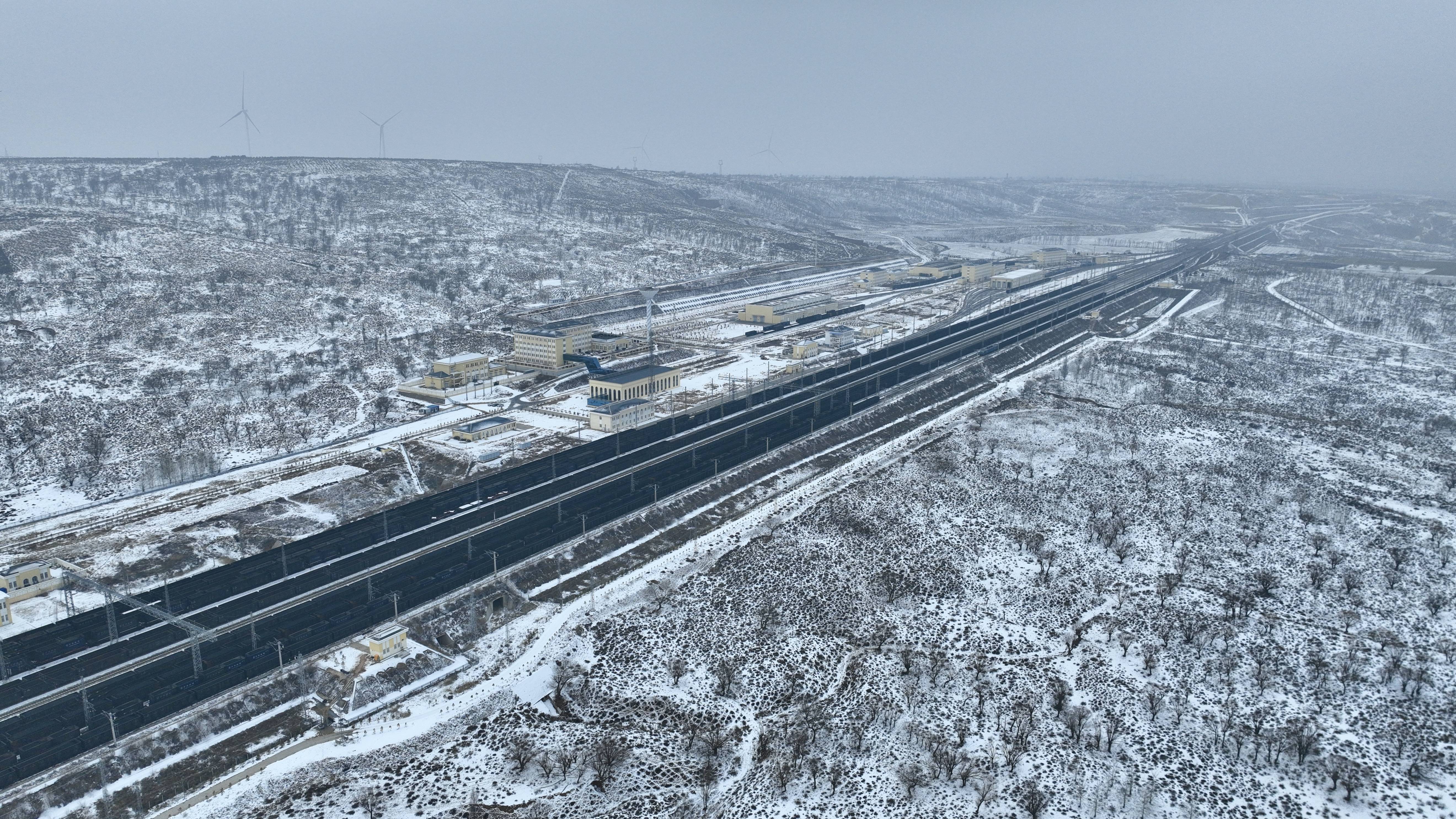 浩吉铁路煤炭运量突破800万吨,全力保障群众温暖过冬_运输_需求_次