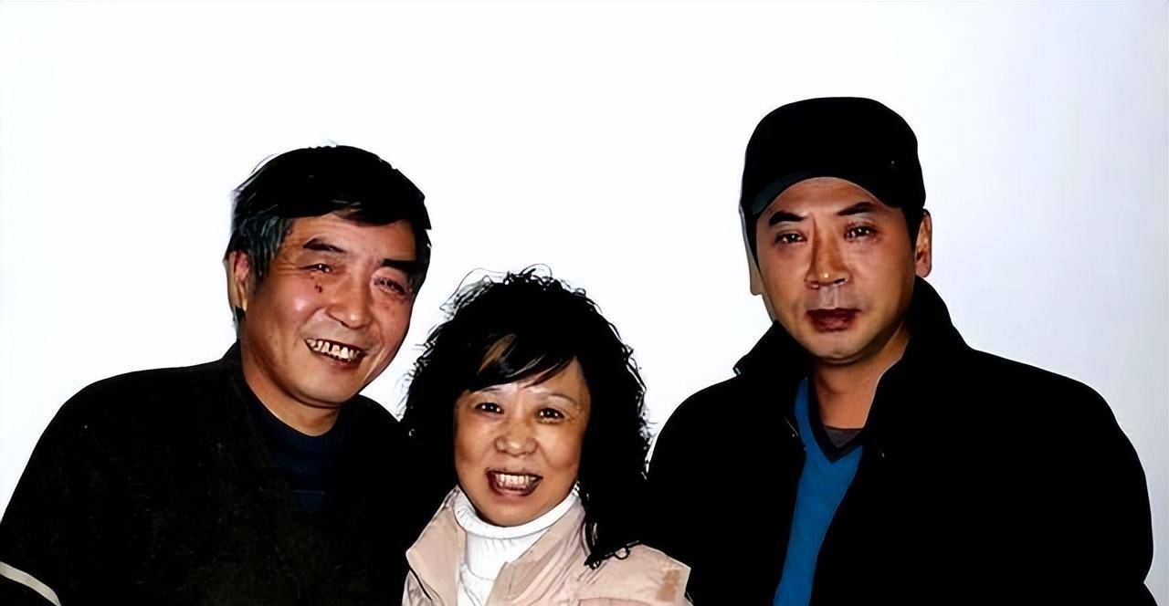 演员刘劲:娶初恋为妻,婚后生一女,为何回家后不爱说话_家庭_电影_表演