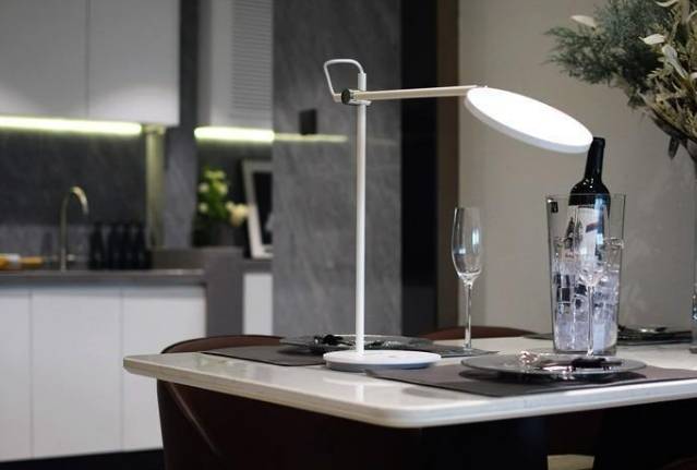 护眼台灯国家aa好还是aaa好?符合国家标准照度等级的护眼台灯推荐