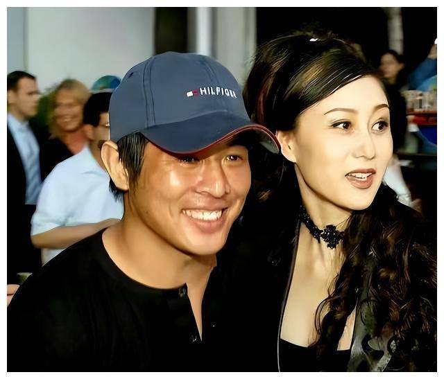 与李连杰和小女儿一同虔诚礼佛_挑战_故事_岁月