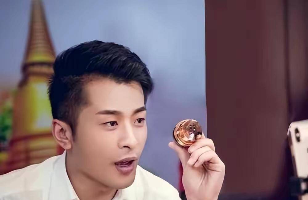 潘长江:晚节不保,直播下跪,如今65岁却越活越"糊涂"了_杨云_父母_事业