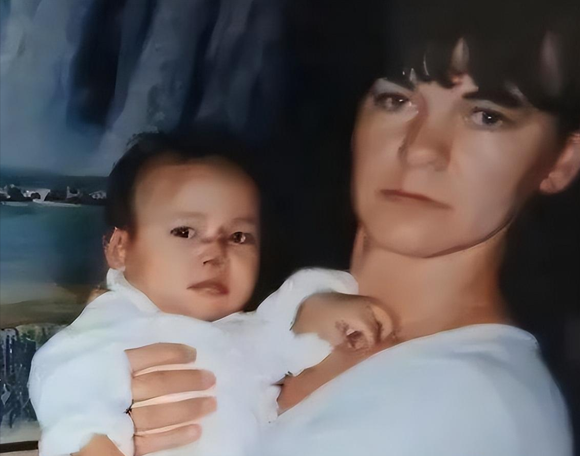 欧洲女生因长得像中国人,跑中国寻亲,dna结果让她流泪_乔伊斯_父母_小