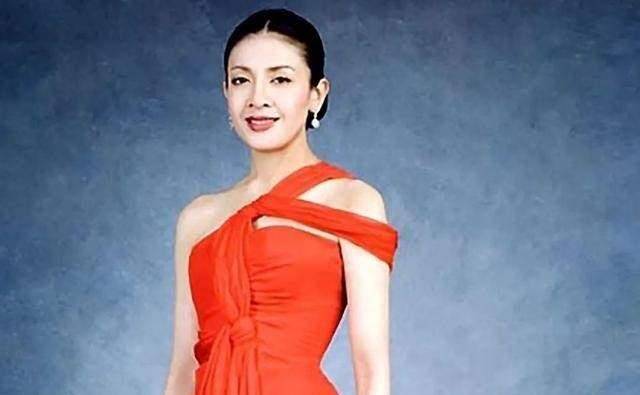 西拉米:荒唐泰王的绝色王妃,43岁被削发为尼,当街匍匐跪拜儿子_王室